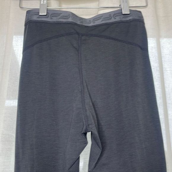 Fabletics ULTRA HIGHWAISTED WOOL BASELAYER LEGGING SHORT XXS/0-2 - Picture 6 of 9